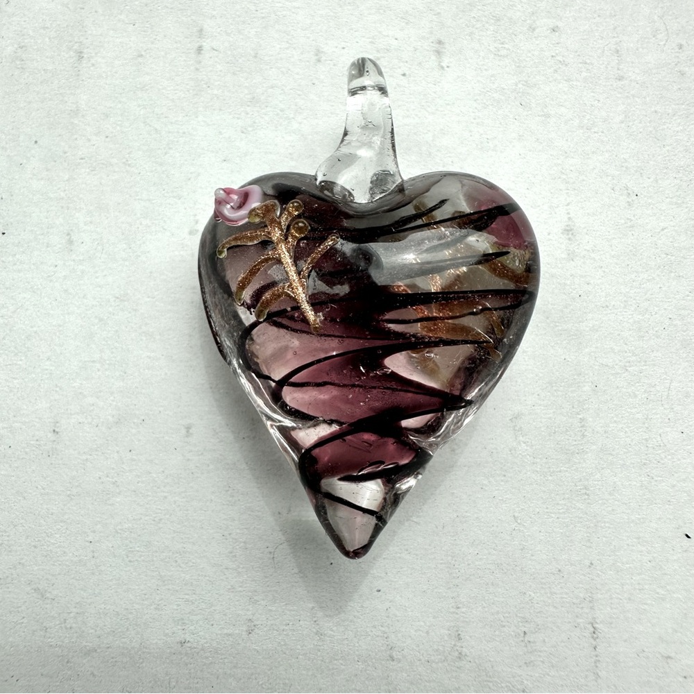 Glass pendant looks like Venetian
